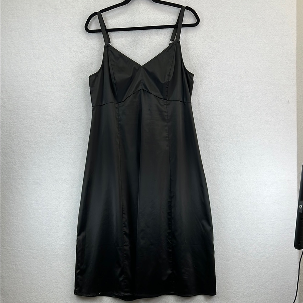 Torrid Slip Dress Size L (10-12) Black Poly/Spandex Satin Adjustable Straps EUC